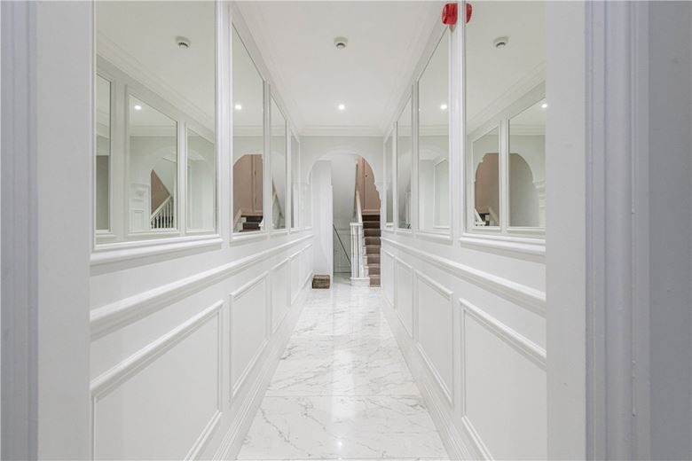 3 bedroom maisonette, South Molton Street, Mayfair W1K - Available