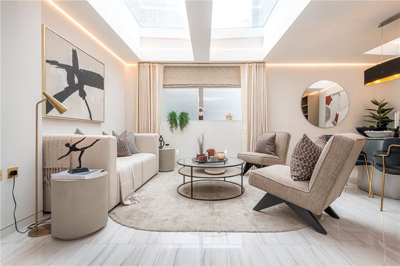 3 bedroom maisonette, South Molton Street, Mayfair W1K - Available