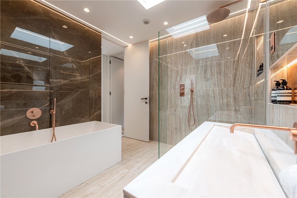 3 bedroom maisonette, South Molton Street, Mayfair W1K - Available