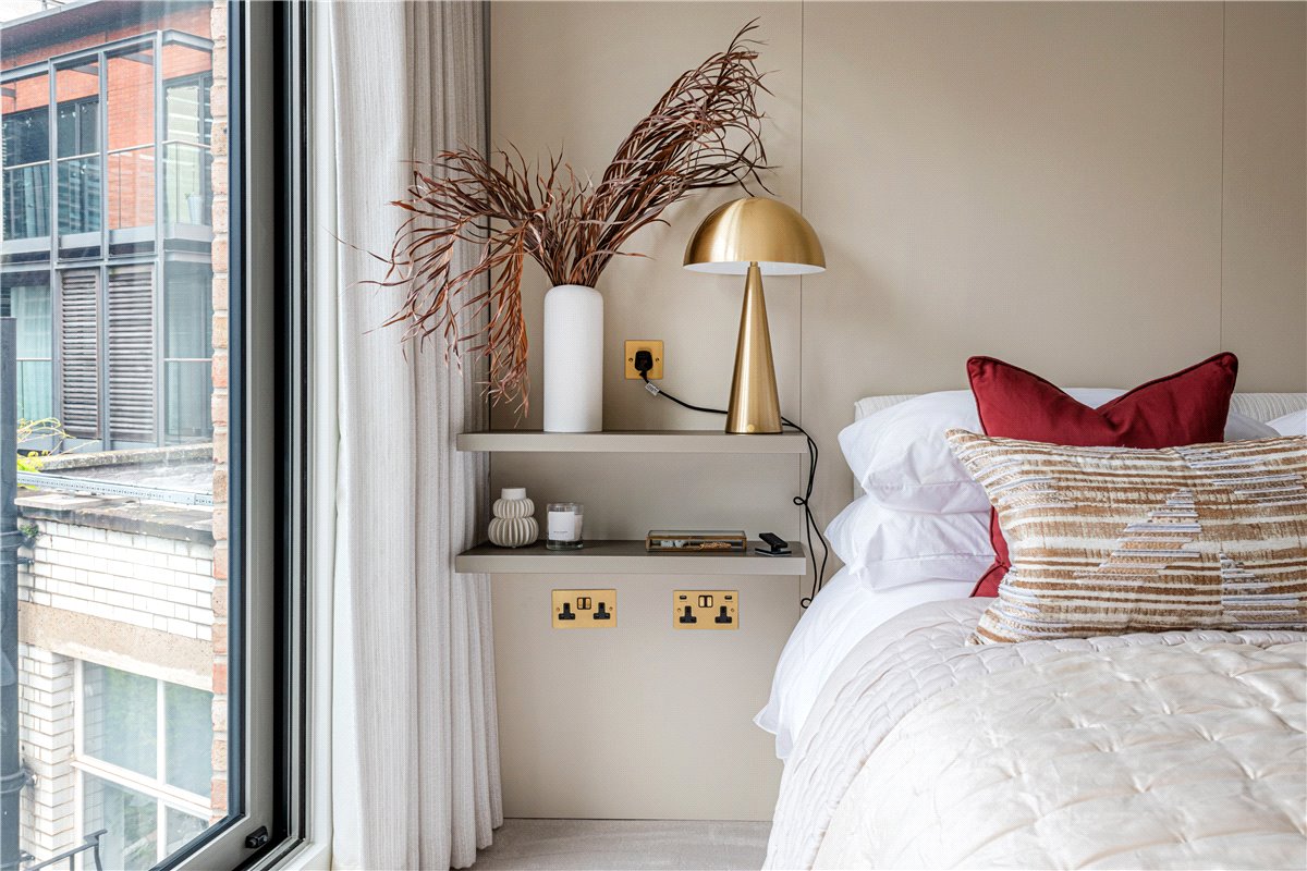 3 bedroom maisonette, South Molton Street, Mayfair W1K - Available