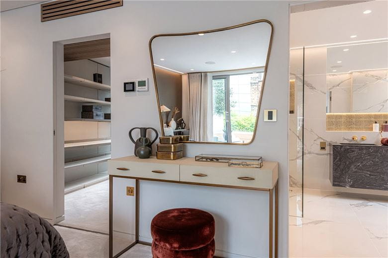 3 bedroom maisonette, South Molton Street, Mayfair W1K - Available