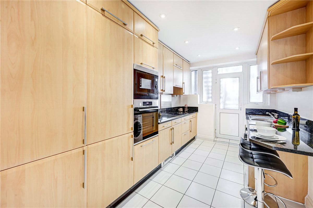 3 bedroom flat, Stafford Court, Kensington High Street W8 - Available