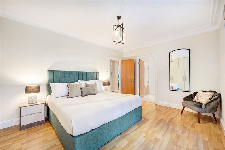 3 bedroom flat, Stafford Court, Kensington High Street W8 - Available