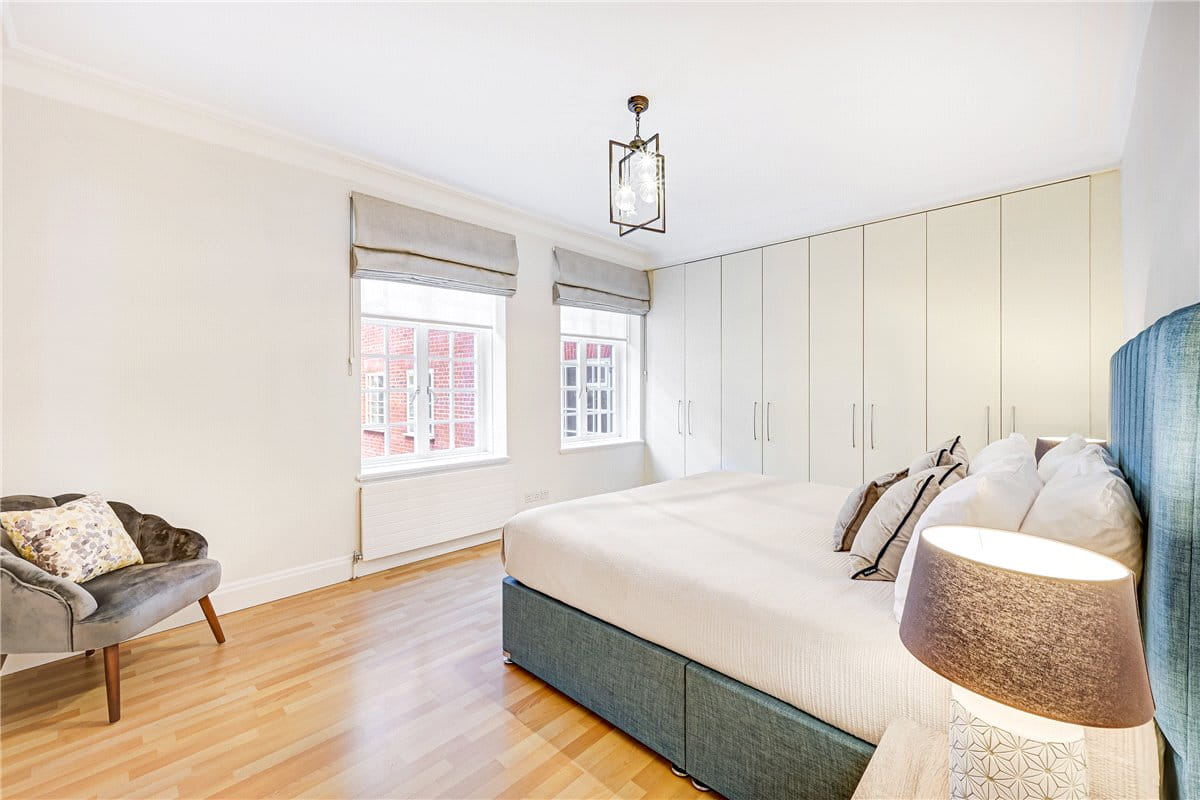 3 bedroom flat, Stafford Court, Kensington High Street W8 - Available