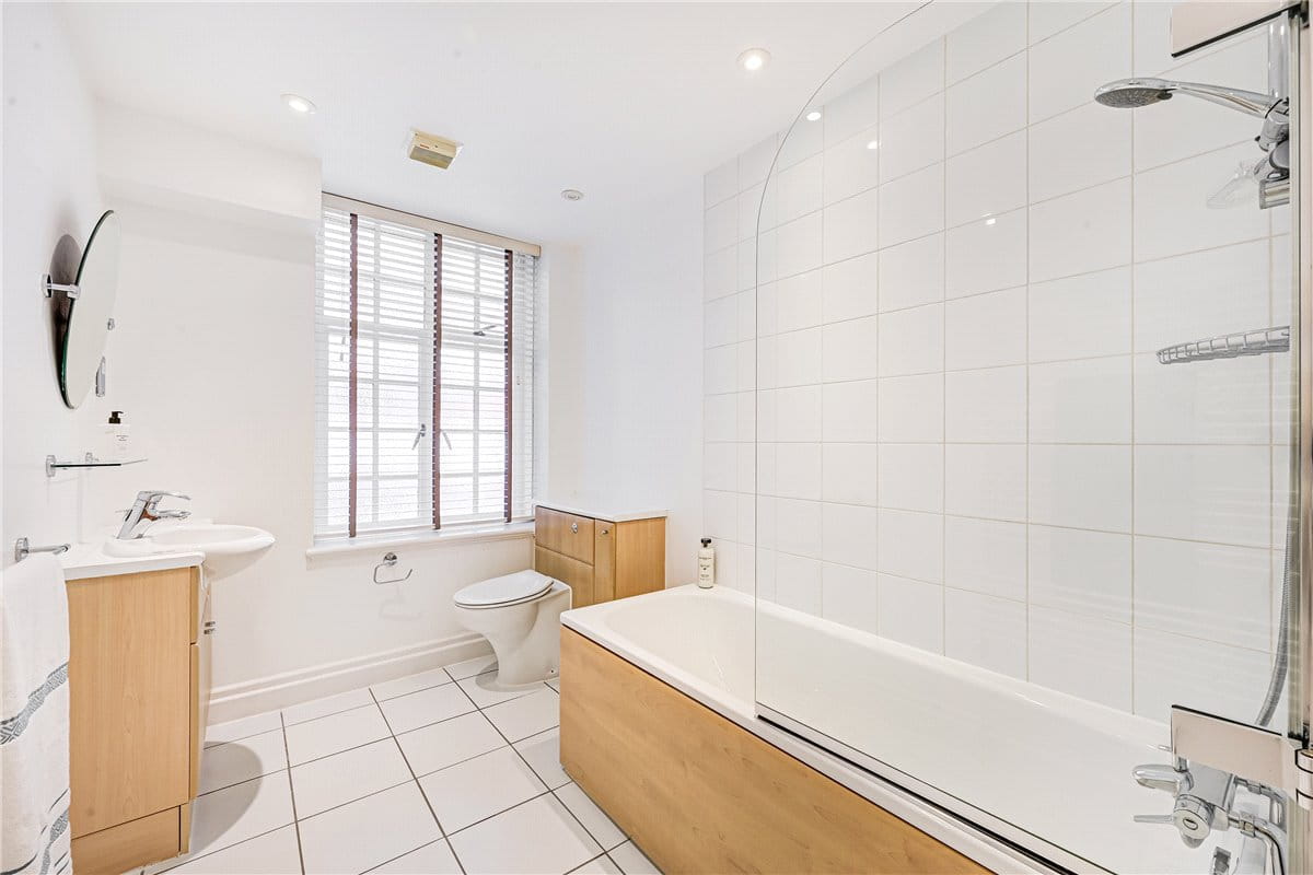 3 bedroom flat, Stafford Court, Kensington High Street W8 - Available
