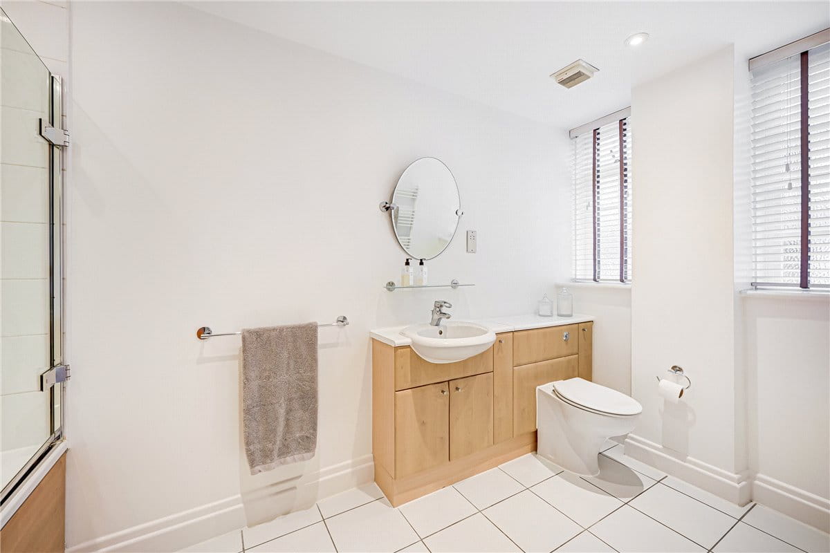 3 bedroom flat, Stafford Court, Kensington High Street W8 - Available