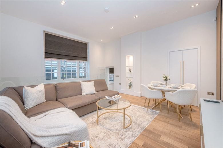 3 bedroom flat, Dunraven Street, Mayfair W1K - Available