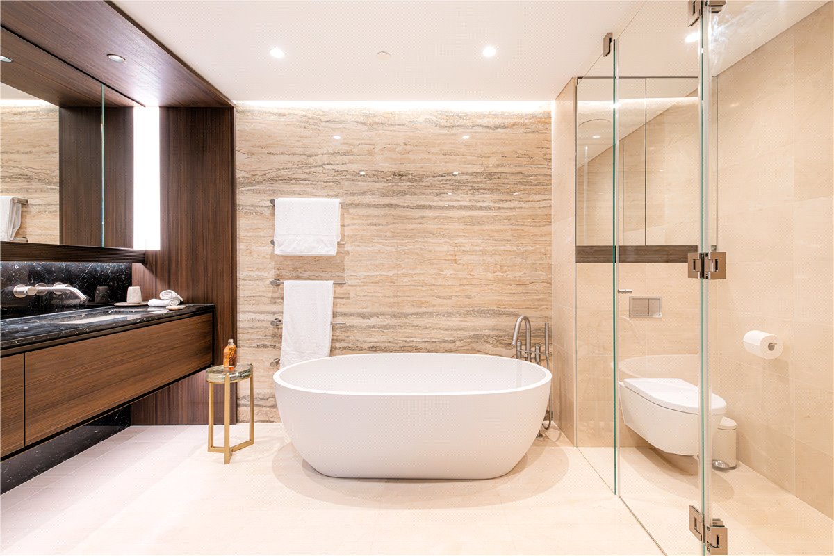 3 bedroom flat, Cork Street, Mayfair W1S - Available