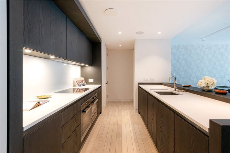 3 bedroom flat, Cork Street, Mayfair W1S - Available