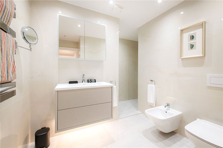 2 bedroom flat, Park Street, Mayfair W1K - Available