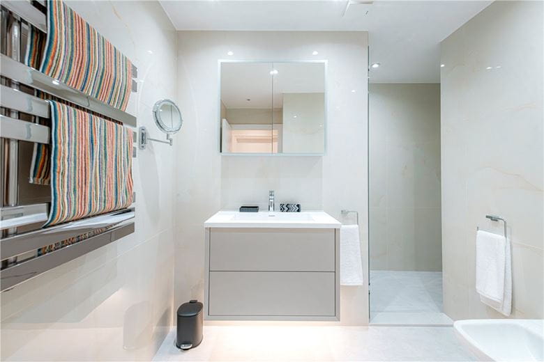 2 bedroom flat, Park Street, Mayfair W1K - Available