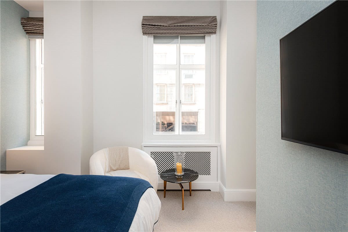 2 bedroom flat, Park Street, Mayfair W1K - Available