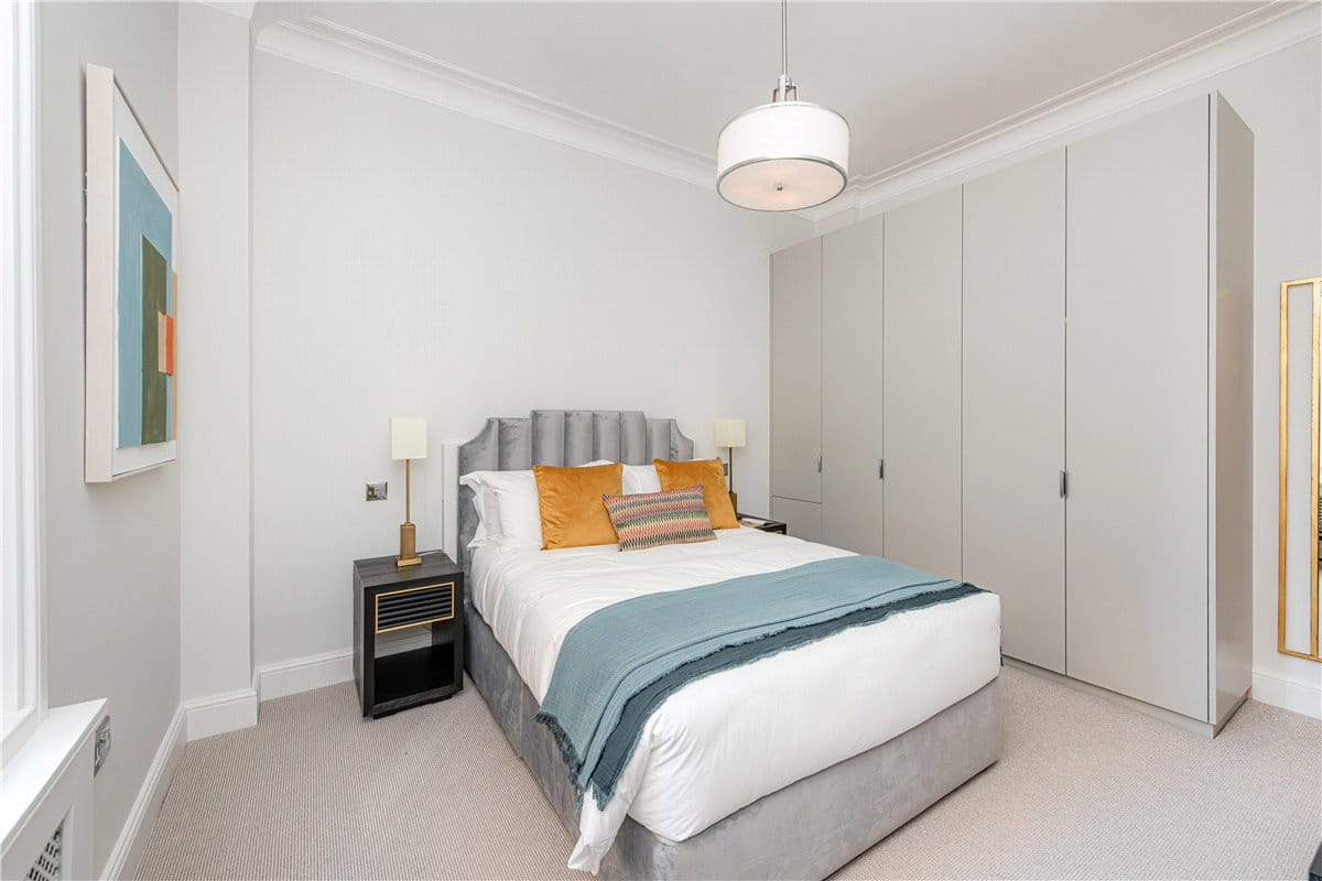 2 bedroom flat, Park Street, Mayfair W1K - Available