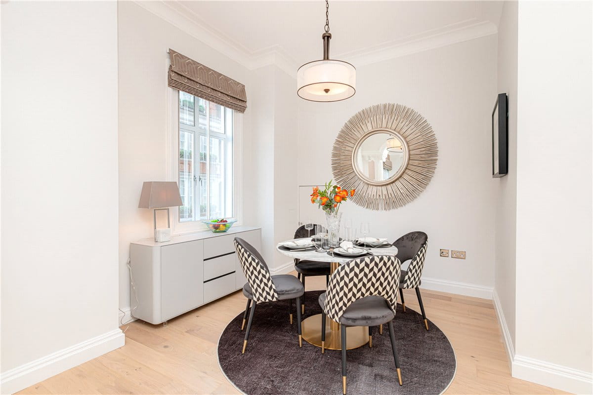 2 bedroom flat, Park Street, Mayfair W1K - Available
