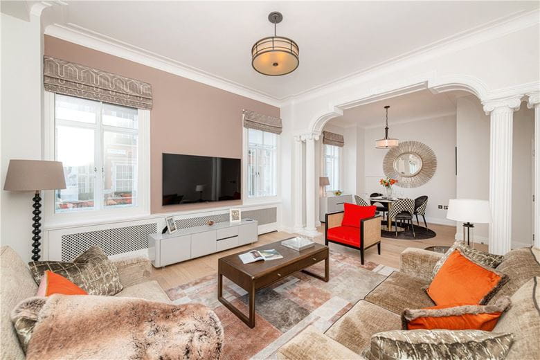 2 bedroom flat, Park Street, Mayfair W1K - Available