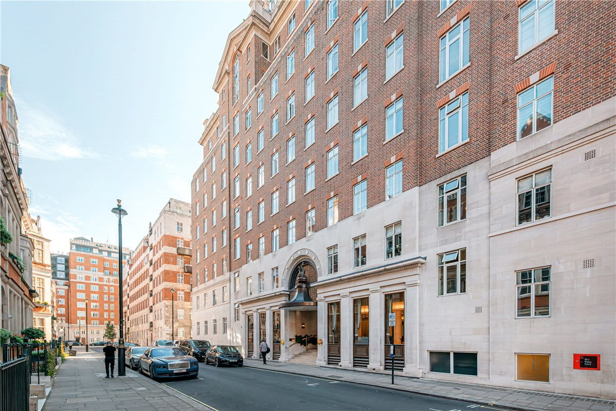 2 bedroom flat, Park Street, Mayfair W1K - Available