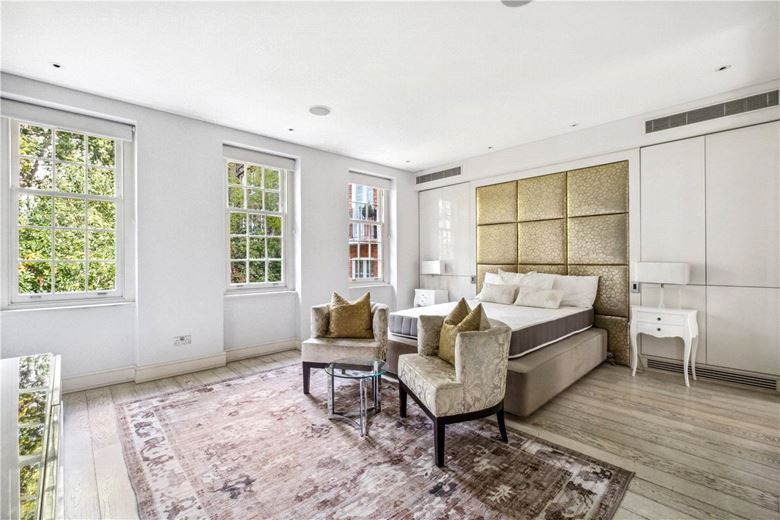 4 bedroom house, Shepherds Close, Mayfair W1K - Available