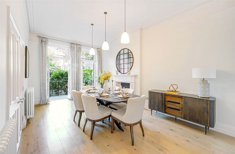 3 bedroom flat, St Georges Court, Gloucester Road SW7 - Available