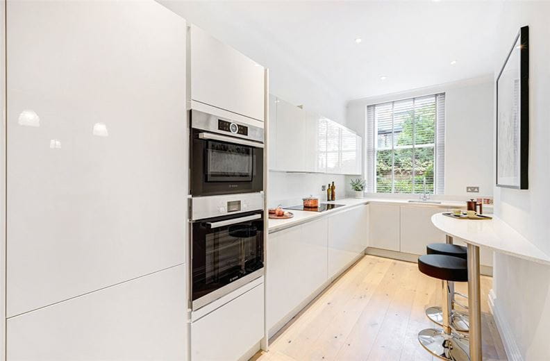 3 bedroom flat, St Georges Court, Gloucester Road SW7 - Available