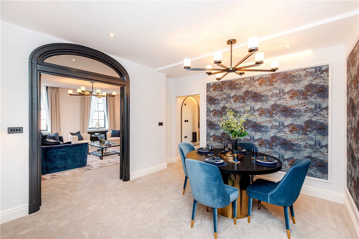 3 bedroom flat, Curzon Street, Mayfair W1J - Available