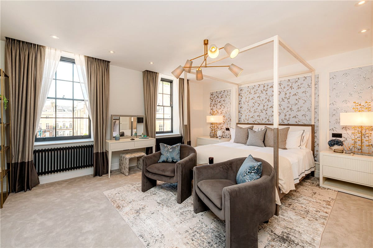 3 bedroom flat, Curzon Street, Mayfair W1J - Available