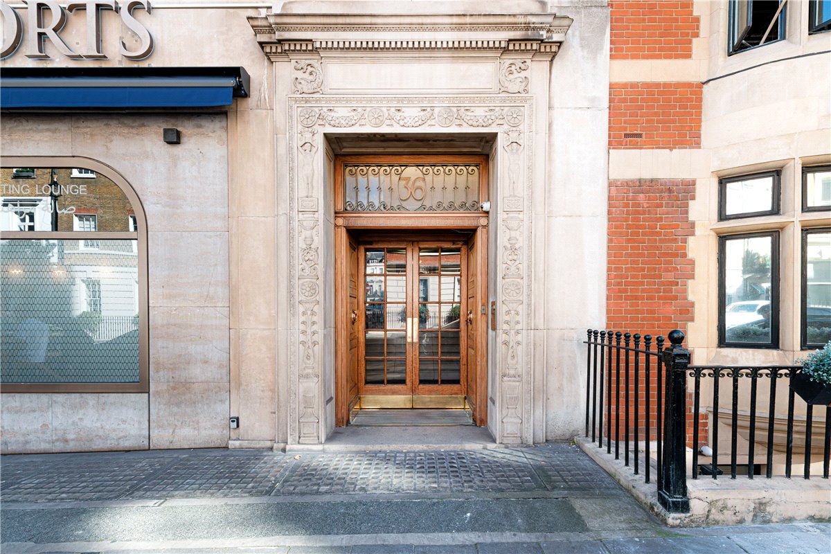 3 bedroom flat, Curzon Street, Mayfair W1J - Available