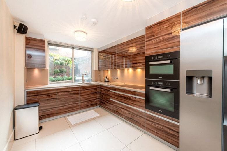 2 bedroom flat, Ebury Street, Belgravia SW1W - Available