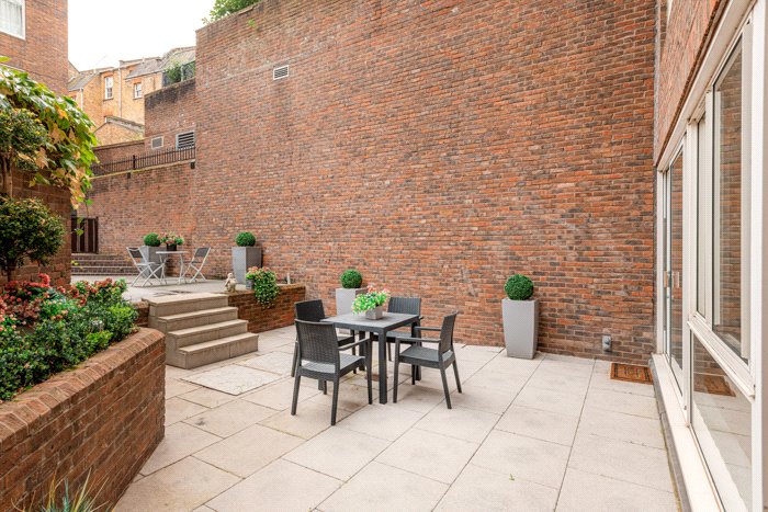 2 bedroom flat, Ebury Street, Belgravia SW1W - Available