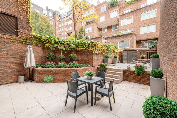 2 bedroom flat, Ebury Street, Belgravia SW1W - Available