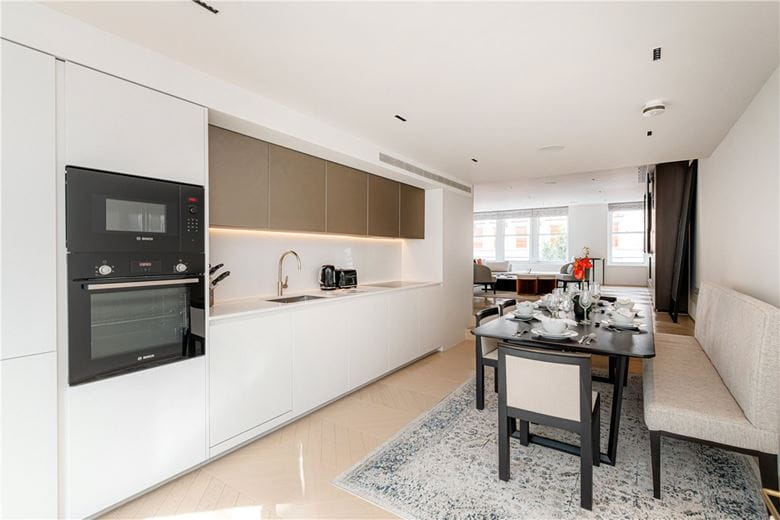 2 bedroom flat, Goodge Street, Fitzrovia W1T - Available