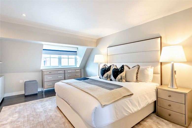 2 bedroom flat, Duke Street, Mayfair W1K - Available