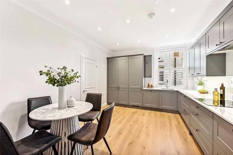 4 bedroom flat, St Georges Court, Gloucester Road SW7 - Available