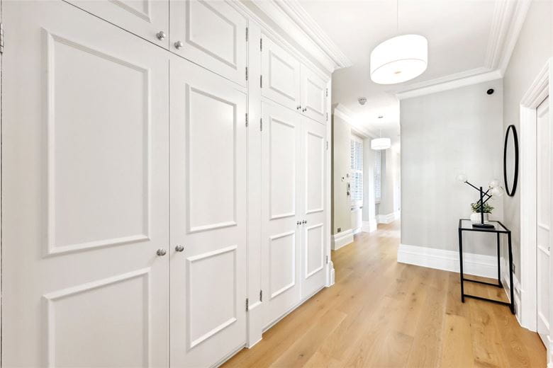 4 bedroom flat, St Georges Court, Gloucester Road SW7 - Available