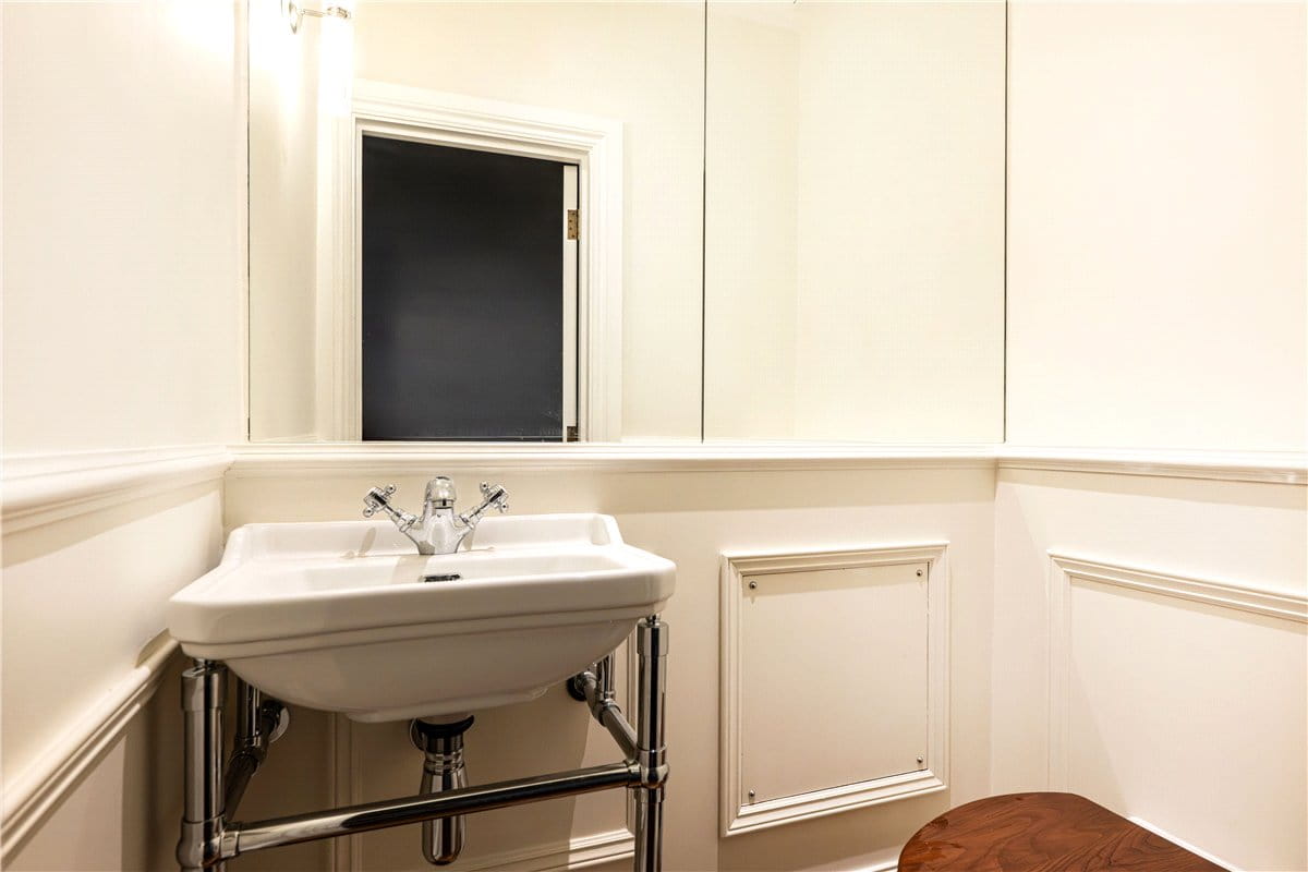 1 bedroom flat, Upper Brook Street, Mayfair W1K - Available
