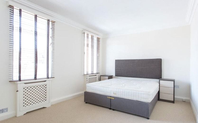 3 bedroom flat, Mount Row, Mayfair W1K - Available