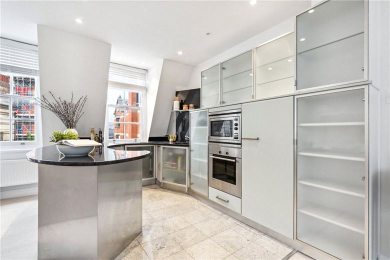 2 bedroom flat, Bruton Place, Mayfair W1J - Available