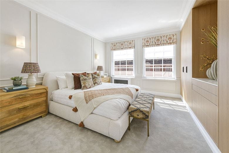 3 bedroom flat, Grosvenor Square, Mayfair W1K - Available