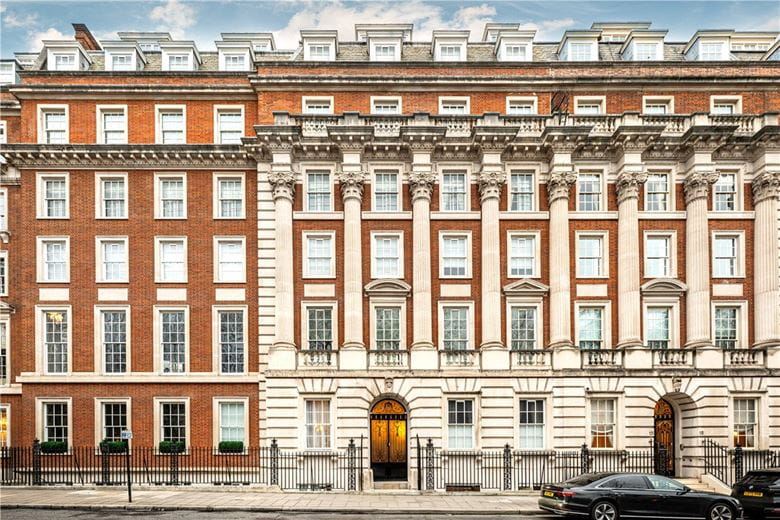 2 bedroom flat, Grosvenor Square, Mayfair W1K - Available