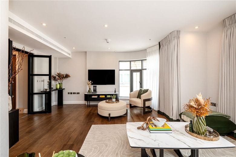 2 bedroom flat, North Row, Mayfair W1K - Available