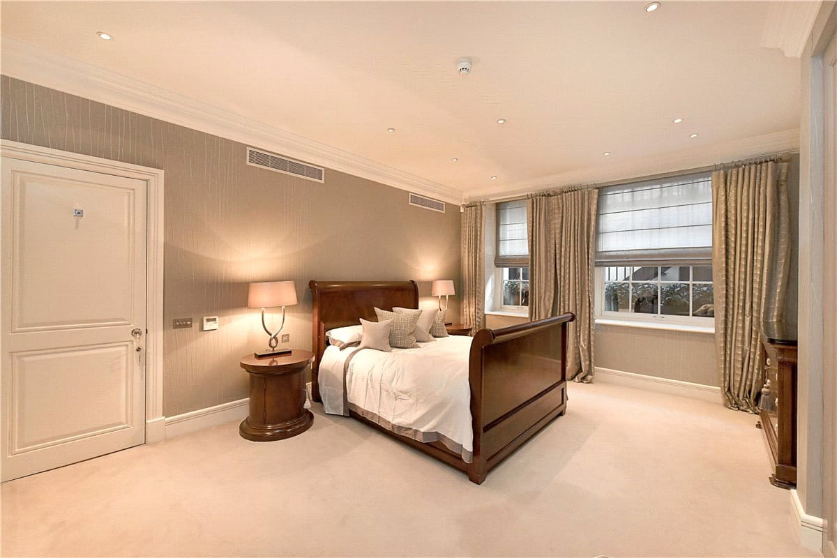 4 bedroom flat, Upper Grosvenor Street, Mayfair W1K - Available