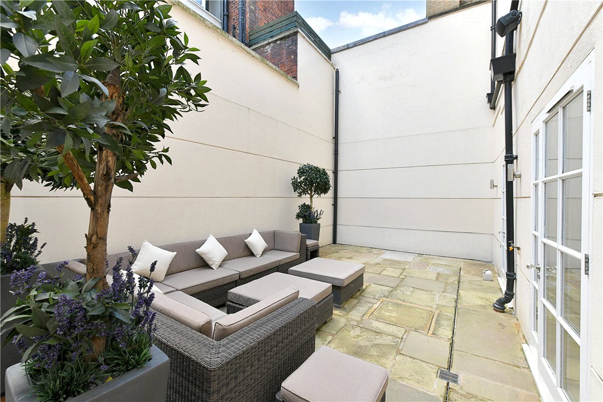 4 bedroom flat, Upper Grosvenor Street, Mayfair W1K - Available
