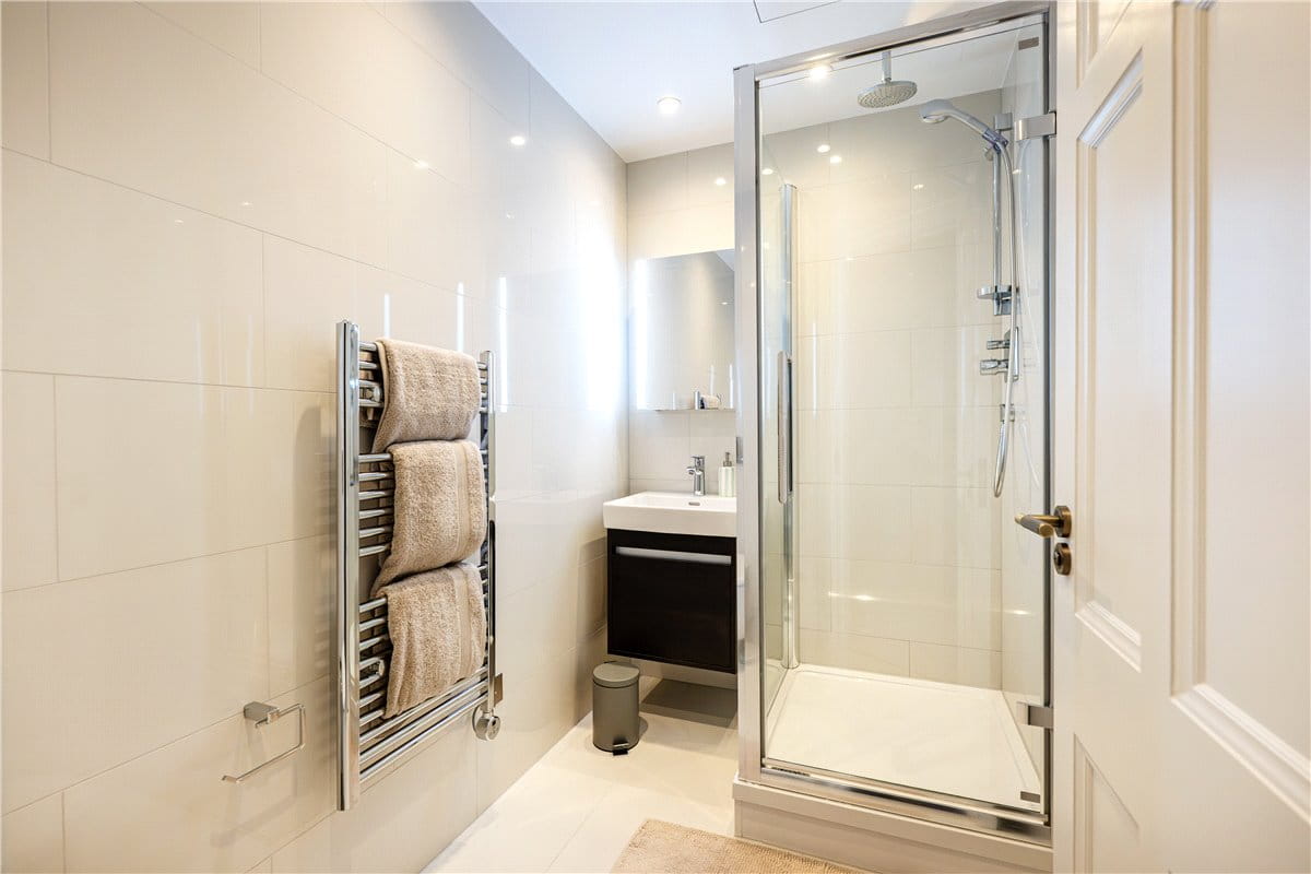 2 bedroom flat, Stratton Street, London W1J - Available