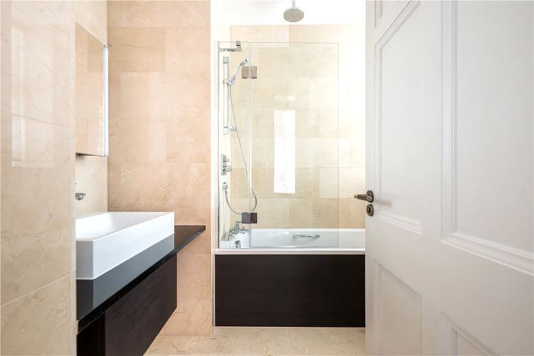 3 bedroom flat, Stratton Street, London W1J - Available