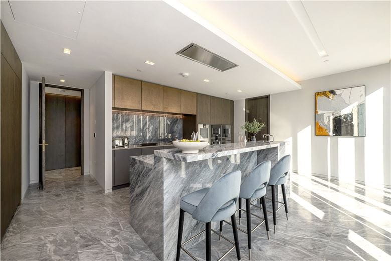 5 bedroom flat, Casson Square, London SE1 - Available