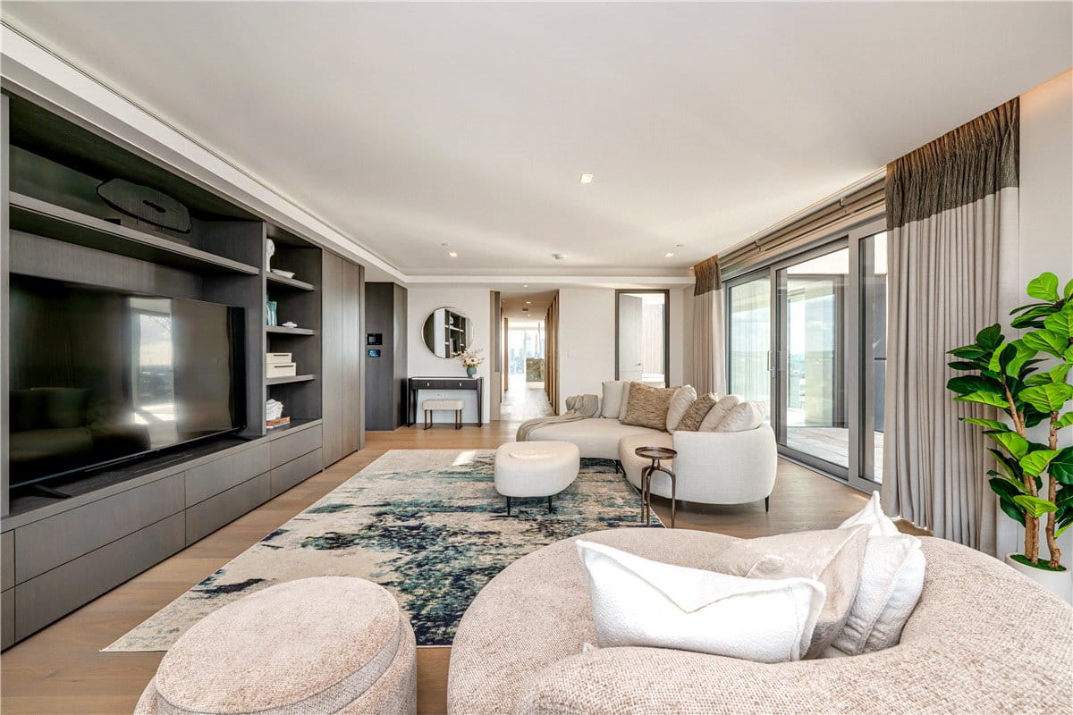 5 bedroom flat, Casson Square, London SE1 - Available