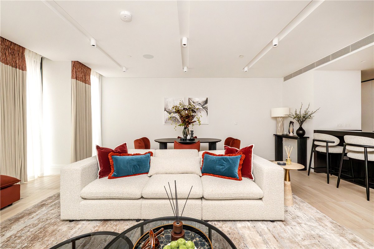 2 bedroom flat, Cork Street, Mayfair W1S - Let Agreed