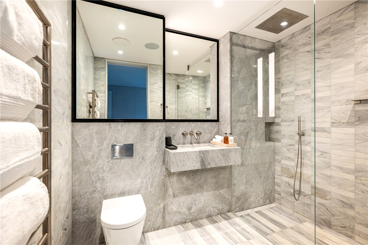 2 bedroom flat, Cork Street, Mayfair W1S - Let Agreed