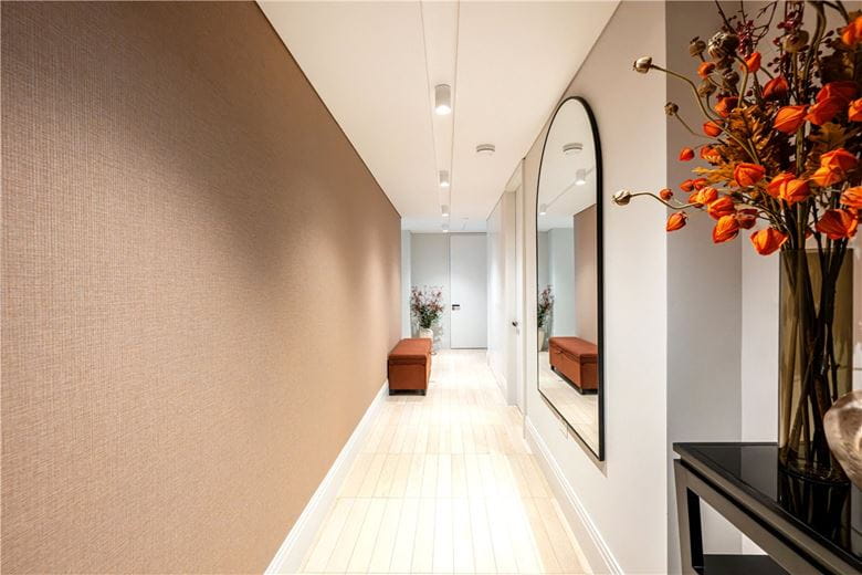 2 bedroom flat, Cork Street, Mayfair W1S - Let Agreed