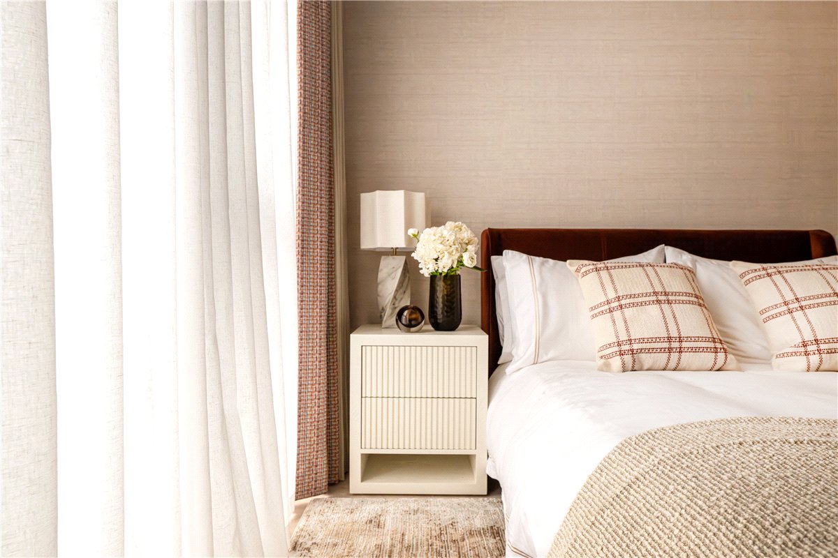 2 bedroom flat, Cork Street, Mayfair W1S - Let Agreed