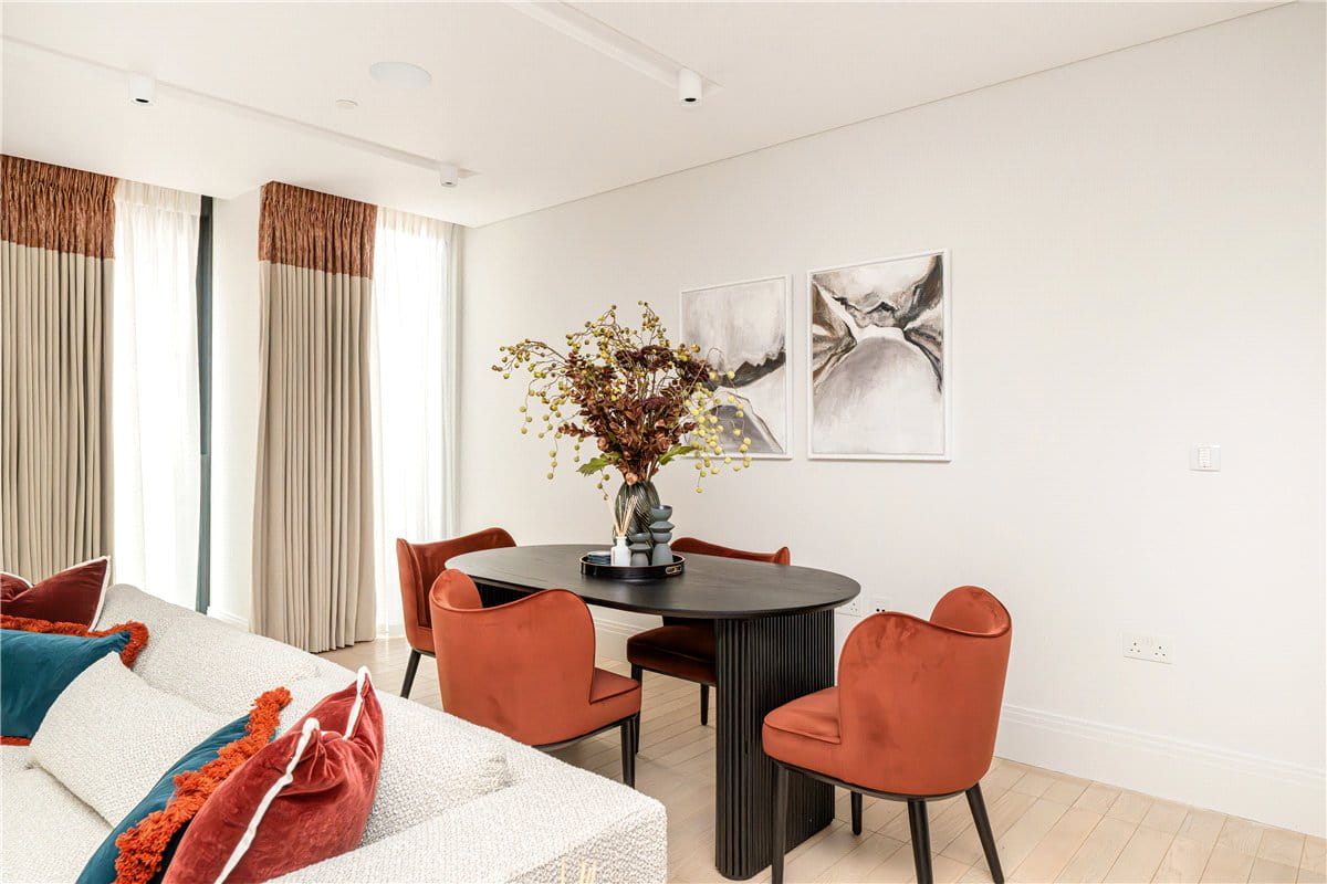 2 bedroom flat, Cork Street, Mayfair W1S - Let Agreed